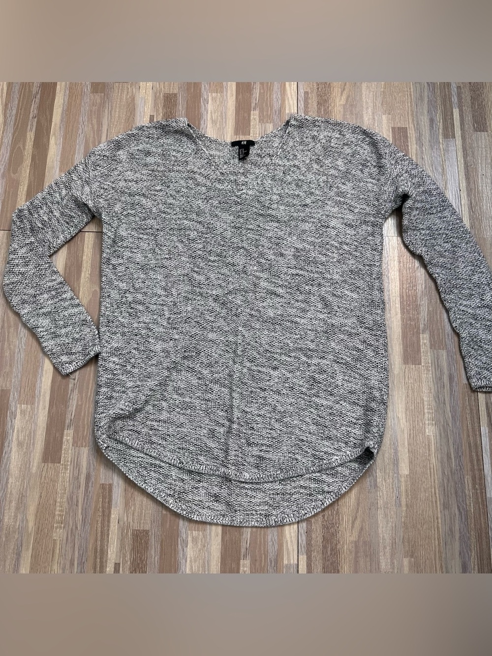 H&M Grey Marled Long Sleeve Pullover Knit Sweater Women’s Size Medium